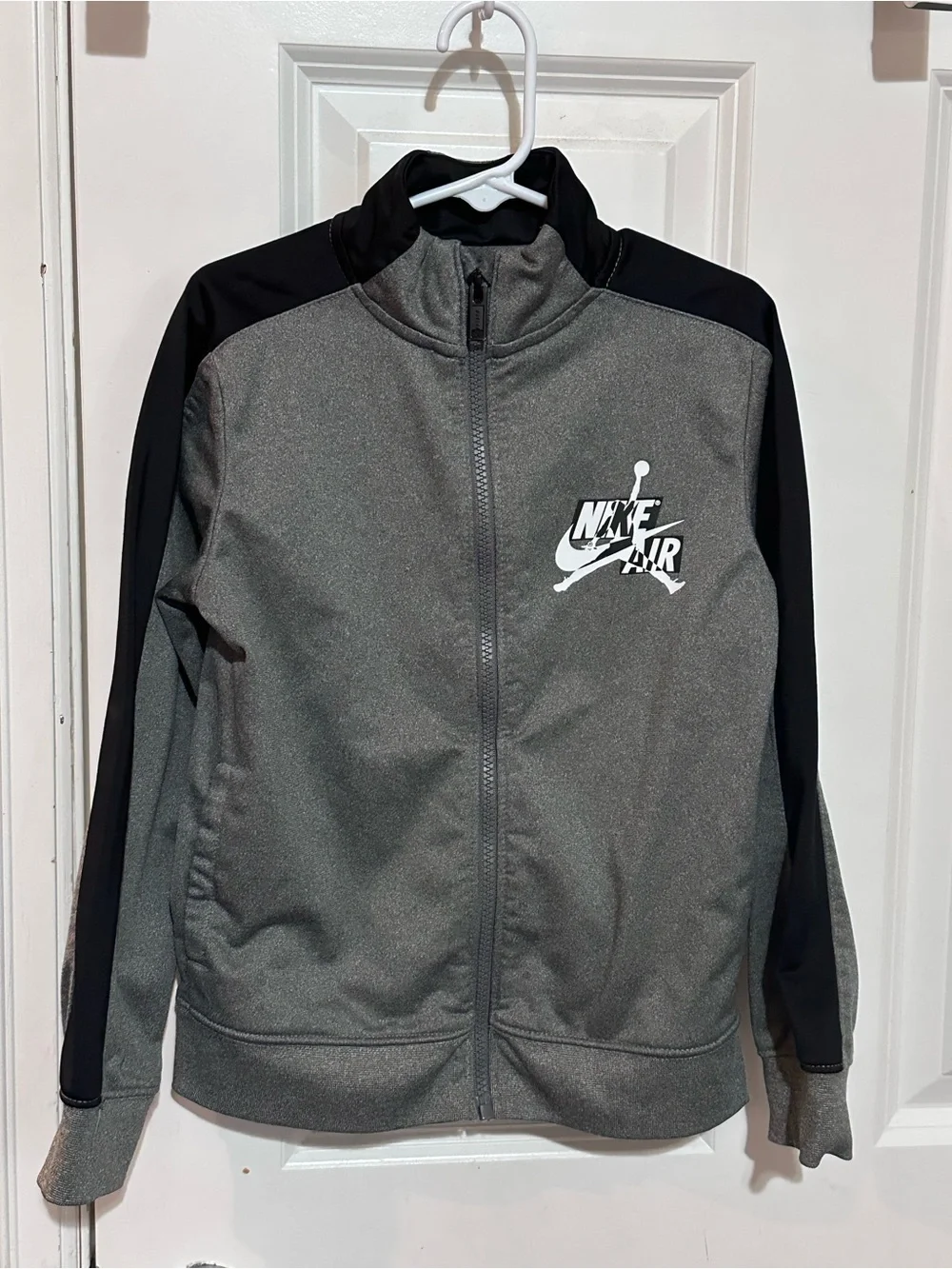 Nike Air Jordan Boys 7 Gray & Black Lightweight Track Jacket
